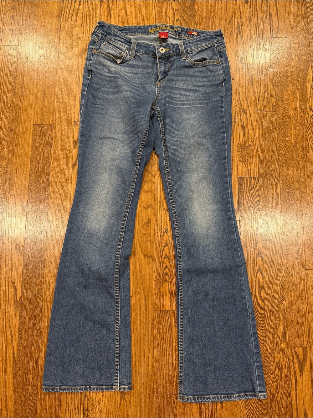 Arizona Jean Company Women’s curvy Bootcut Jeans - Blue size 7